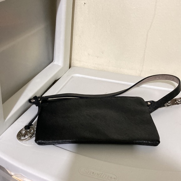 Michael Kors black Saffiano leather belt bag - Picture 6 of 9